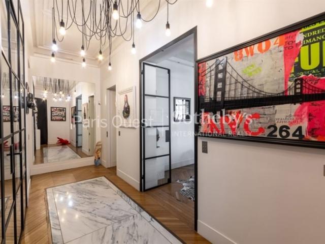 Paris Quartier Victor Hugo: Appartement d'exception de 5 chambres avec grande luminosité