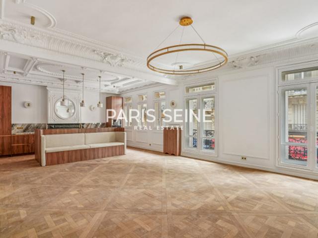 Paris Seine Bien de prestige coeur du Triangle d'Or