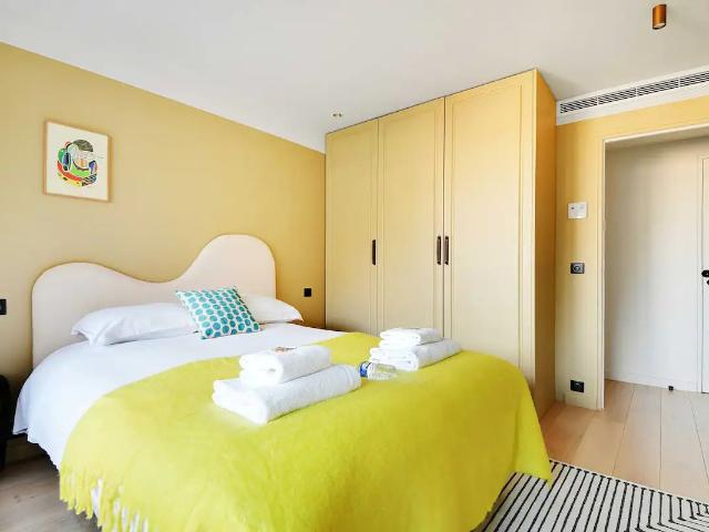 Parisian Elegance: Tranquil Apartment near Trocadéro, Paris Amsterdam Apartments for Rent