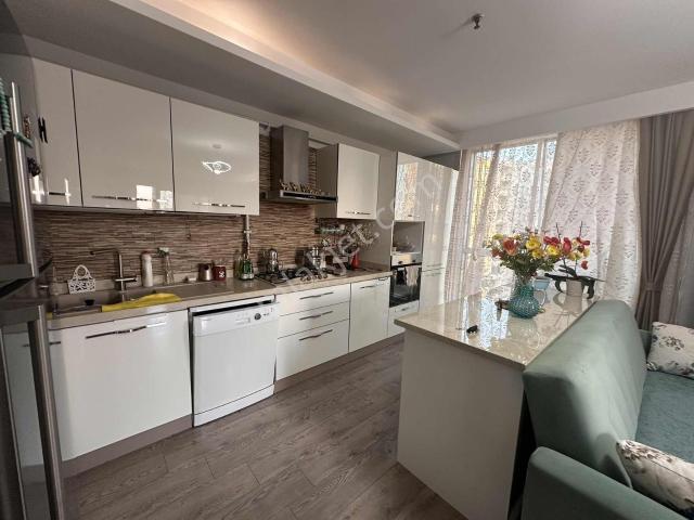 Paris'ten Türkmenbaşı Bulvarı'nda Havuzlu 3+1 Kiralık Daire
