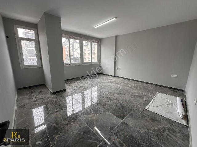 Paris'ten D 400 Eski Müze Kavşağı'nda Kiralık İşyeri