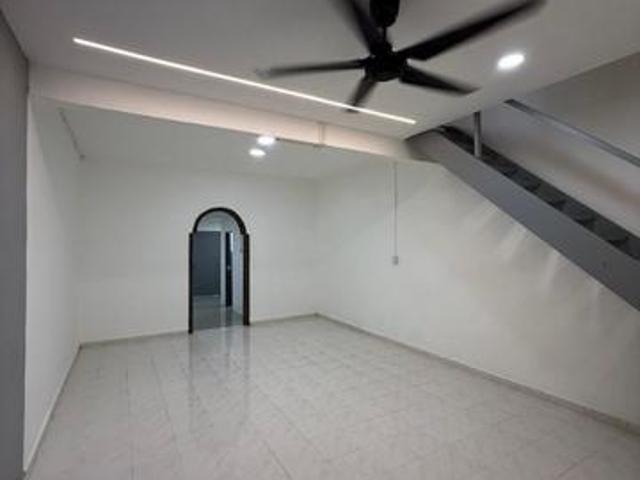 Parit Raja 2 tingkat Low cost Fully Renovated