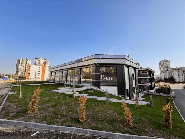 Park Caddesi Üzerinde 3 Katlı 1080 M2 Kiralık Dükkan