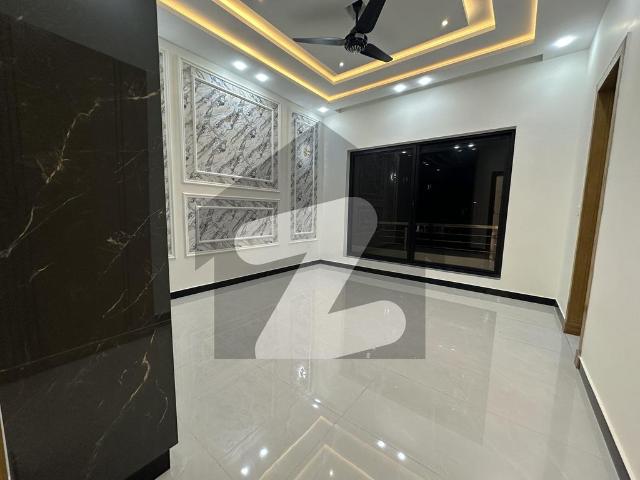 Park face 10 Marla heighted house on sale Bahria Town Phase 8