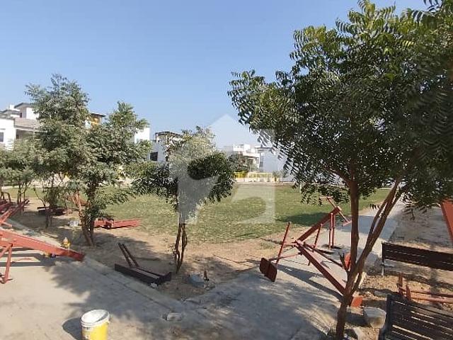 Park Face 120 Sq Yard Plot Available For Sale In Gulshan E Maymar