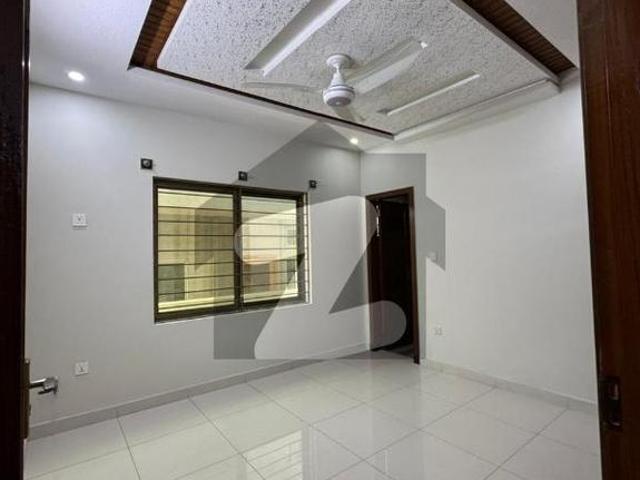 Park Face Top Location Of G13/1 Street 108' Brand New Condition House Up For Sale G 13