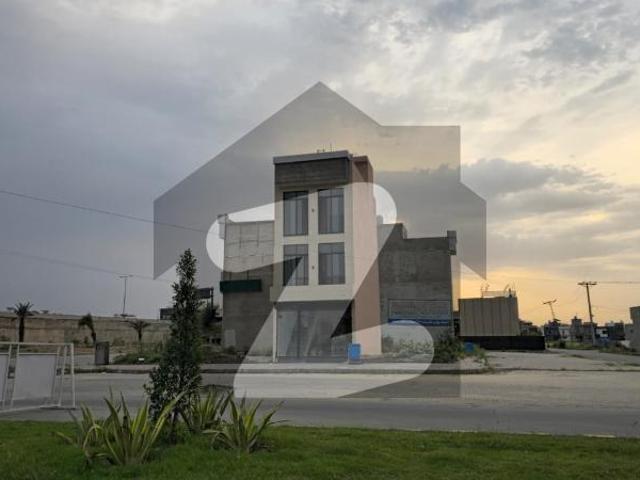 Park Facing 5 Marla House Available for Rent in Khayaban e Amin