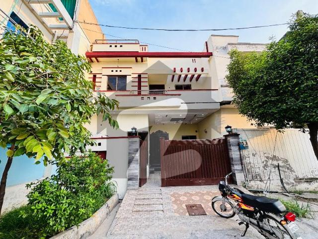 Park Facing 5 Marla Used House available for sale Canal View Gujranwala Canal View Housing Scheme