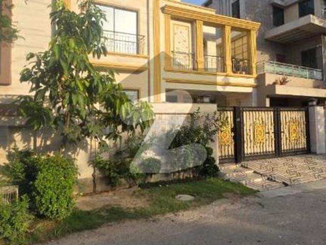 Park Facing 10 Marla Slihtly Used House For Sale In Lake City Sector M 2A Lake City Lahore Lake City Sector M 1
