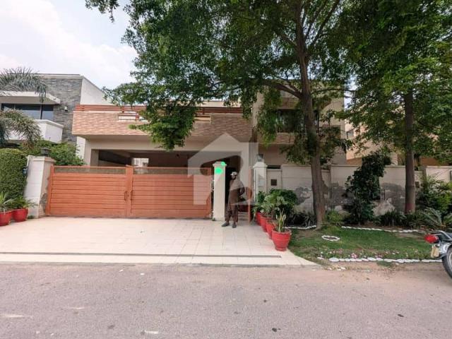 Park Facing 17 Marla Well Maintained 5 Bedroom Brig House For Sale In Askari 10, Sector F