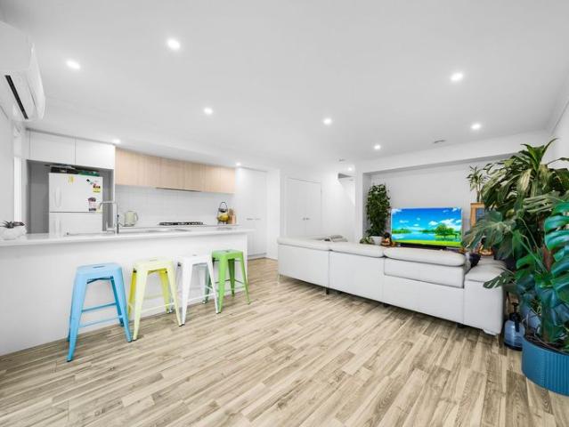 Park facing/ Metricon built 4 bedroom and 3 bathrooms / 2 Master bedroom family house in the Harpley estate/ close to all the amenities