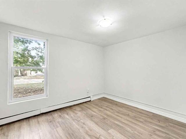 Park Place on Village Green Apartments 2 Bedroom Apartment for Rent at 625 625, 635 & 645 Village Green Ave London, ON N6K 1G6 Westmount