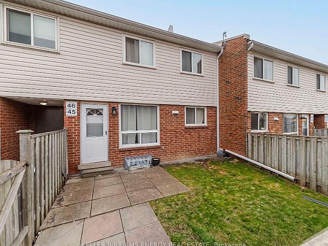 Park Rd S / Wentworth St For Sale!