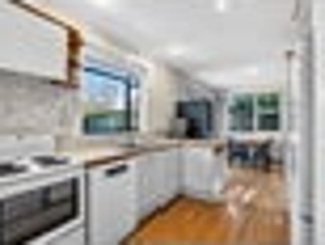 Park Side Family Living in Zoned Silverdale