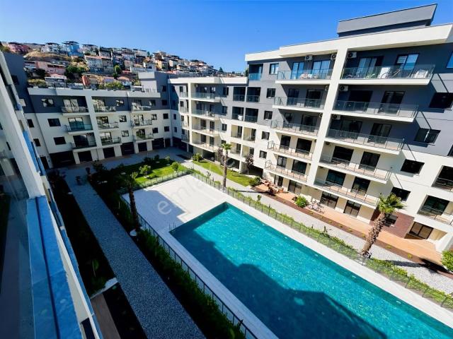 Park Yaşam Atlantis'te Sıfır Eşyalı Kiralık Havuz Manzaralı 1+1