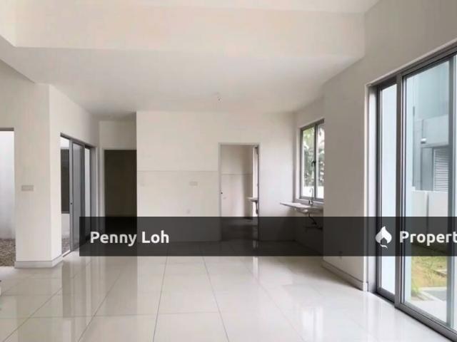 Parkfield Tropicana Heights Semi D