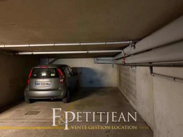 PARKING MAIRIE XVI