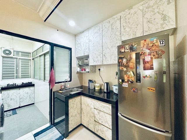 Parking Berbumbung Renovated Apartment De Bayu Setia Alam