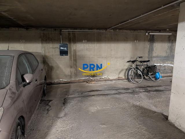 Parking / borne électrique /Quartier Beaugrenelle