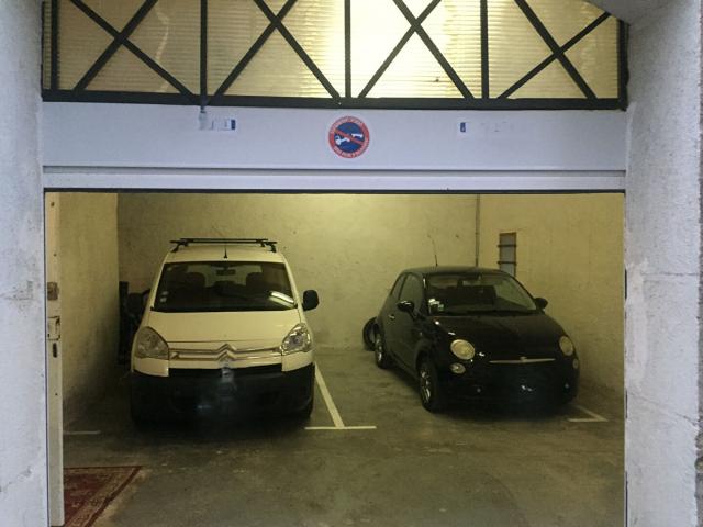 Parking / box 1 pièce s 45 m2