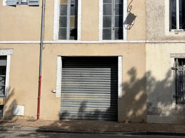 Parking / box Moissac 149 m2