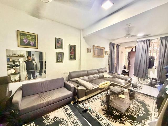 PARKING DEPAN RUMAHGROUND FLOOR Apartment Alam Budiman U10 Shah Alam