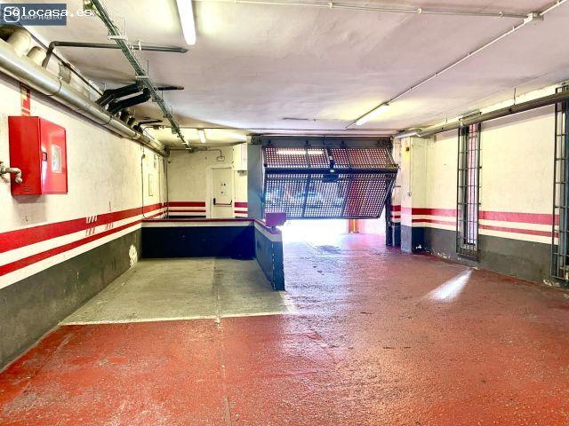 Parking doble dos coches Junto a Gala Placidia !
