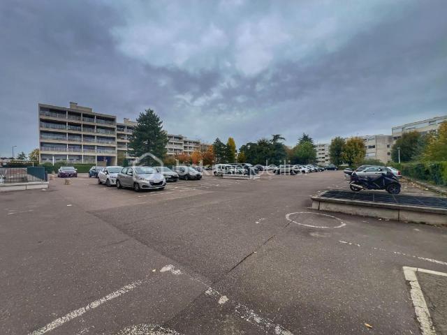 PARKING EXTERIEUR RESIDENCE SECURISEE