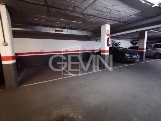 Parking en alquiler en Santa Perpètua de Mogoda, Centro