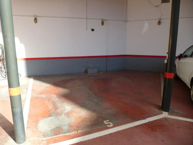 PARKING EN ALQUILER PARA COCHE GRANDE EN LA CALLE ROGER DE LLURIA ESQQUINA CONSELL DE CENT