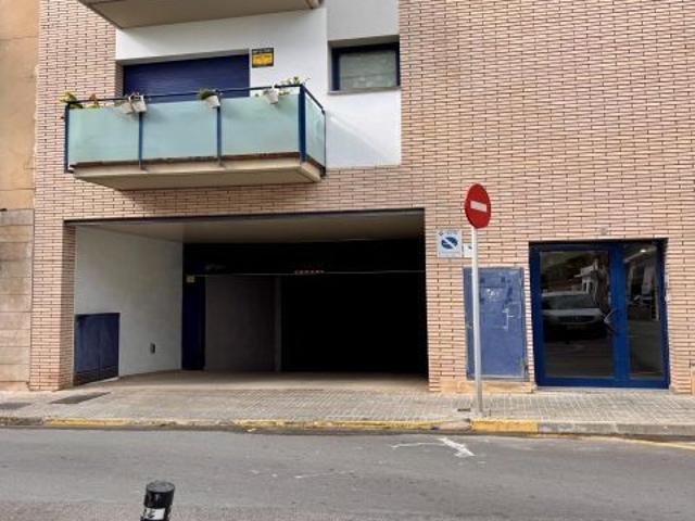 Parking en La Bòvila. Olvídate de dar vueltas
