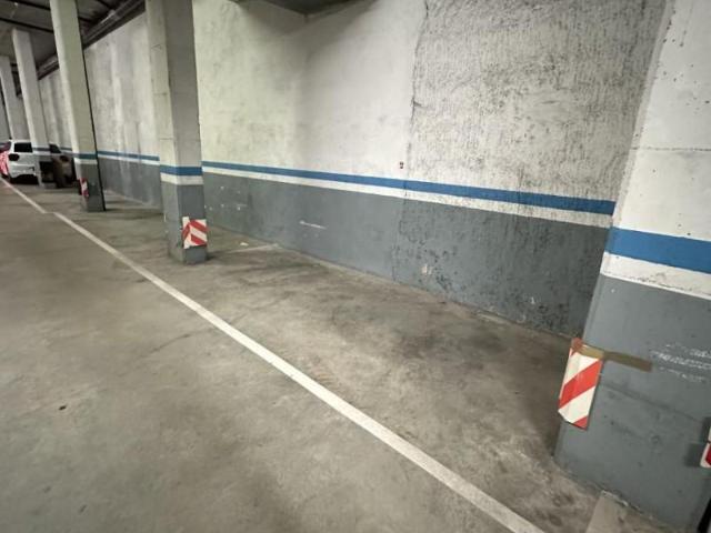 Parking en venta en Cornellà de Llobregat, El Pedro