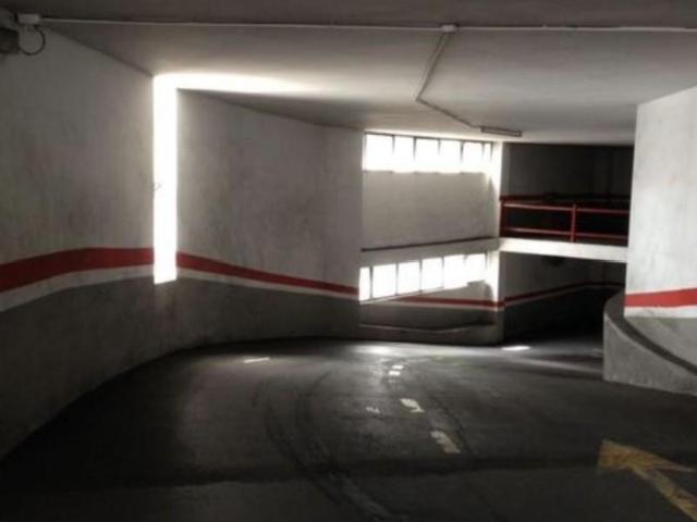 Parking en venta en Cornellà de Llobregat, El Pedro
