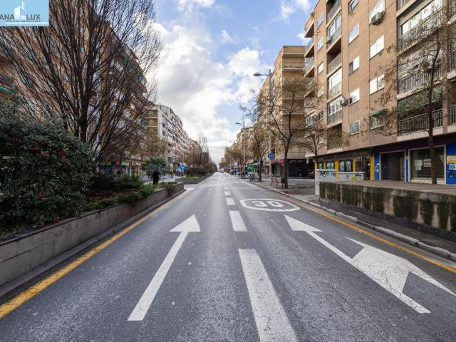 Parking en venta. Granada