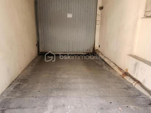 Parking fermé et sécurisé