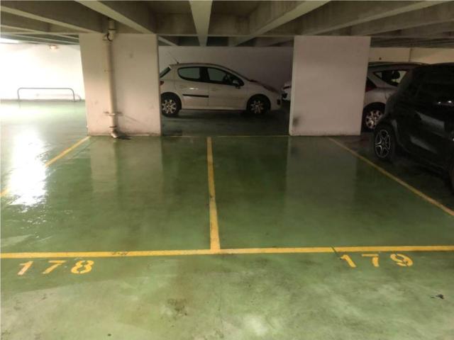 Parking Garage d'environ 12 m2