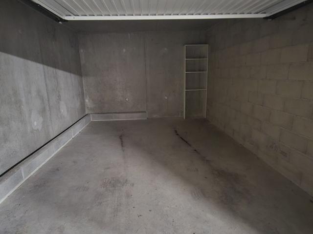Parking Garage Garage d'environ 21.50 m2