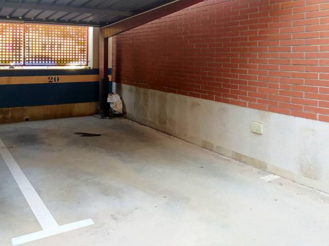 Parking para coche pequeño/mediano