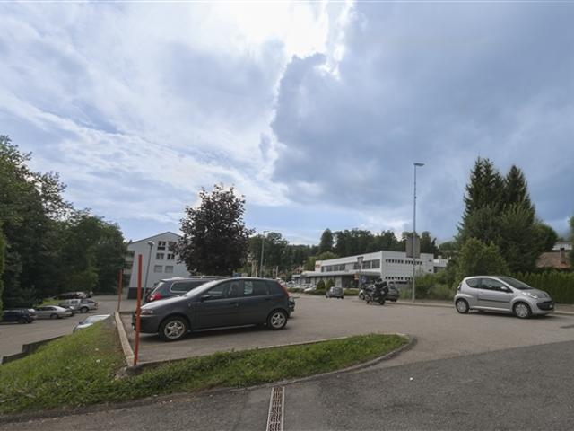 ZU VERMIETEN Parkplatz im Freien