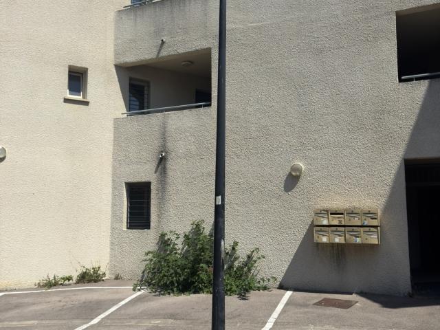 Parking voiture + parking 2 roues