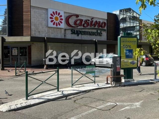 Parking 142 Avenue Franklin Roosevelt, Bron 69500