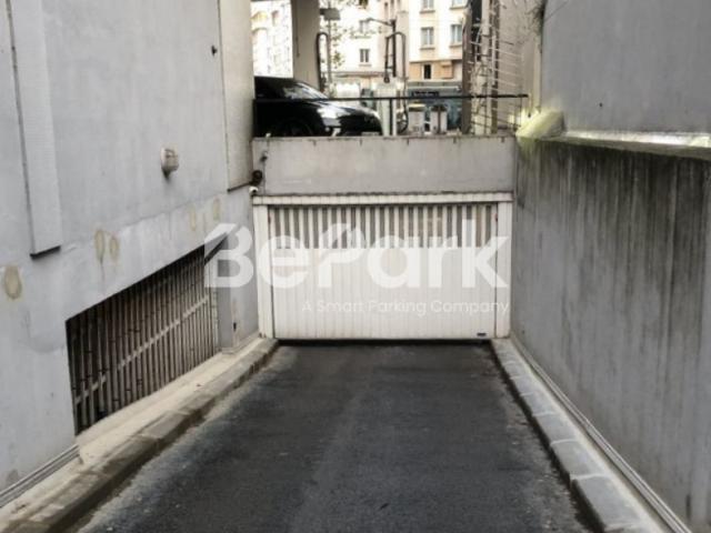Parking 168 Rue de Bagnolet, Paris 75020