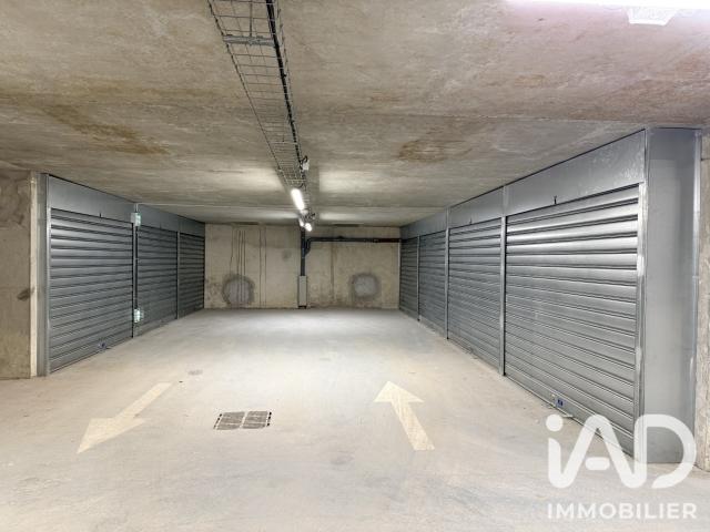 Parking/box 200 m²