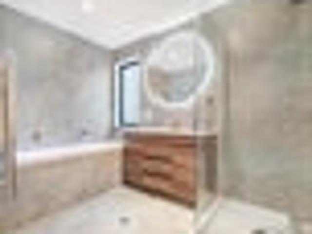 Parkside Living in an Exceptional Location