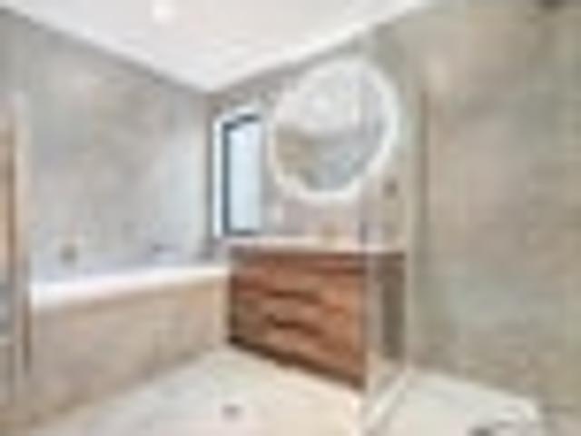 Parkside Living in an Exceptional Location
