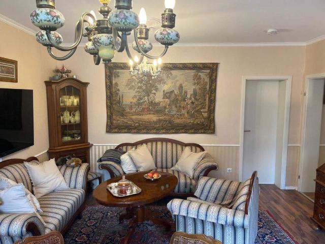 Charmante 4 Zimmer Wohnung in Bad Homburg renoviert, mit Blick in den Park!