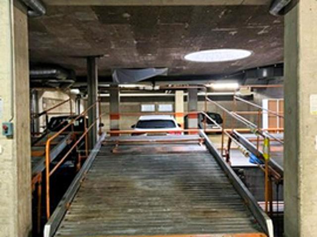 Parkplatz mit Aufzug in Sierre