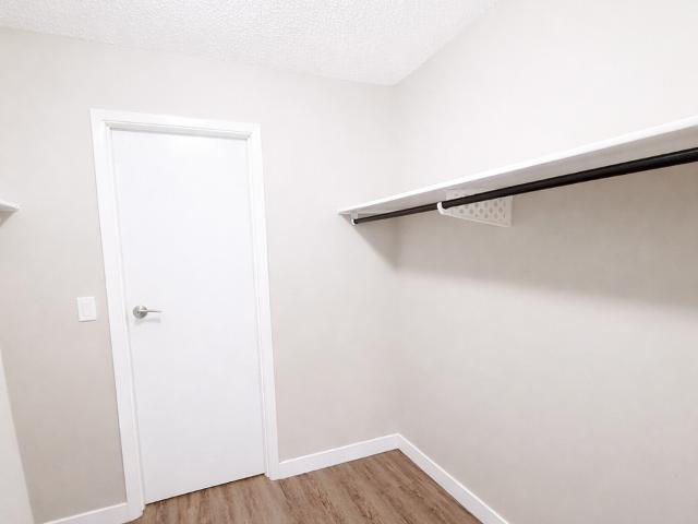 Parkview Village Apartments 1 Bedroom Apartment for Rent at 111 146 Ave Se, Calgary, AB T2X 1Z1 Midnapore