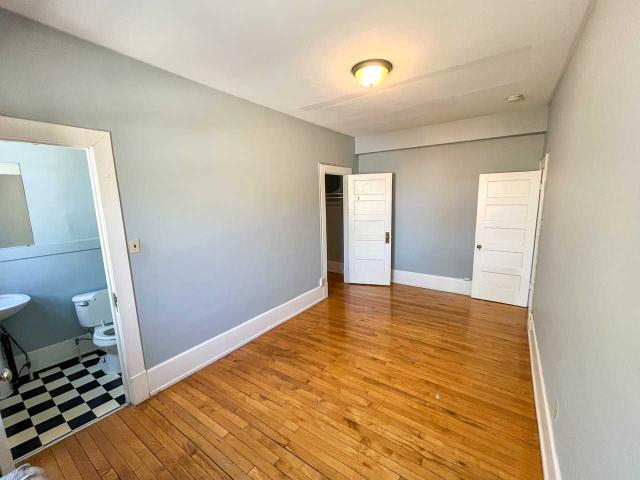 Parkview Manor 1 Bedroom Apartment for Rent at 445 5th Ave N, Saskatoon, SK S7K 2P8 City Park