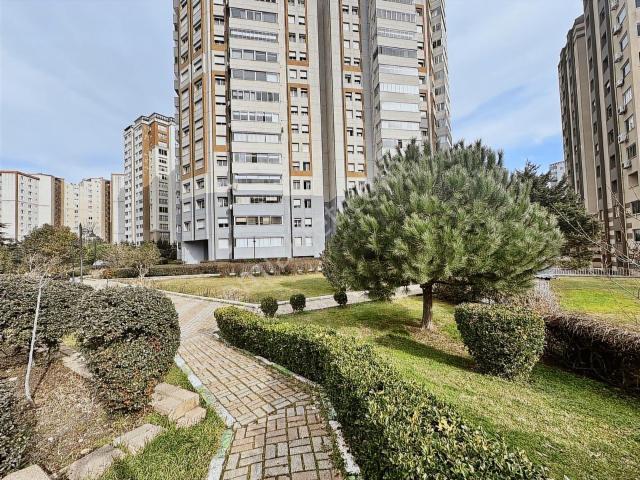 Parlamenterler Sitesi Bahçe Peyzaj Cephe Bakımlı Giriş Kat 3+1